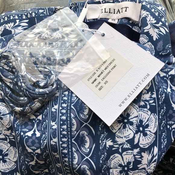 Elliatt Manet Floral Midi Dress W/ Bell Sleeves XS - Picture 8 of 8